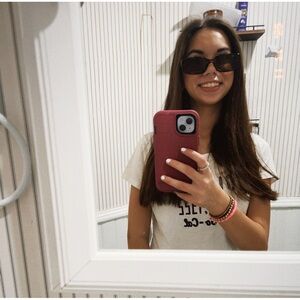 Meet your Posher, Claire